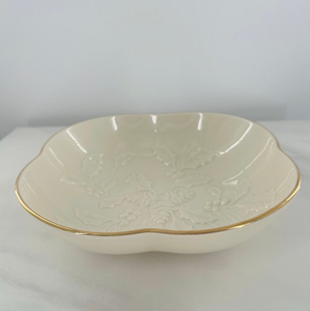 Lenox Winters Imprint Clover Shaped Bowl Serving Dish Ivory Gold Trim Holly